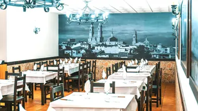 Un restaurante o sitio para comer en Hotel Restaurante Caracho