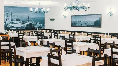Un restaurante o sitio para comer en Hotel Restaurante Caracho