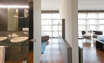 Un baño de Hotel Reina Petronila