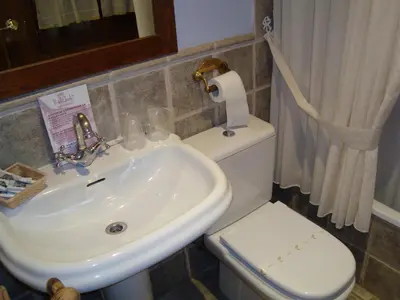 Un baño de Hotel Charle