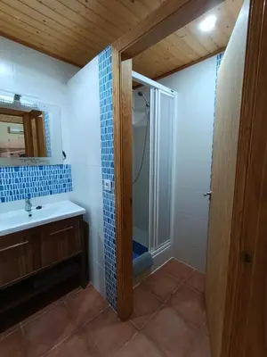 Un baño de Habitación independiente en Casa Rural Javier