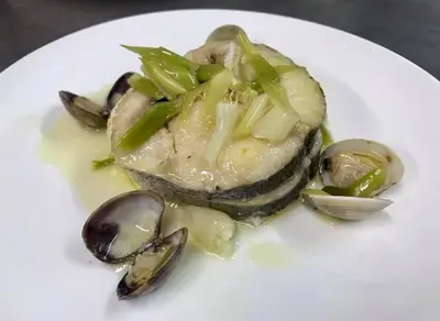 Comida en o cerca de este hotel