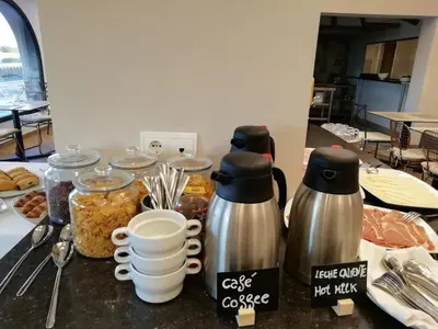 Comida en o cerca de este hotel