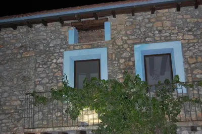 Edificio en el que se encuentra el hostal o pensión