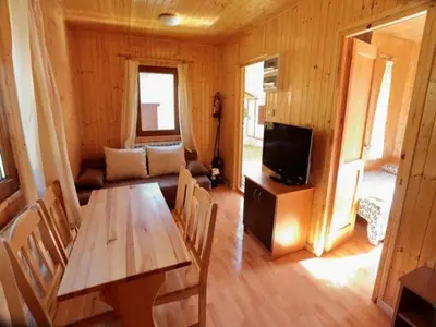 Una televisión o centro de entretenimiento en Camping Valle de Hecho