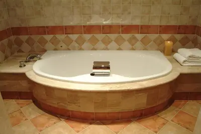 Un baño de Hotel Maher