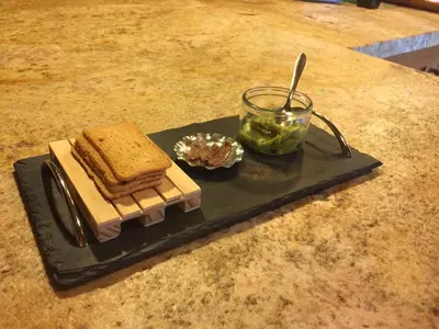 Comida en o cerca of this country house