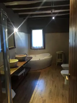 Un baño de La Masia del Batlle