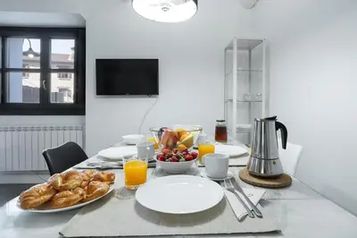 Comida en o cerca de este apartamento
