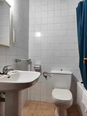 Un baño de Hostal Restaurante Venta del Barro