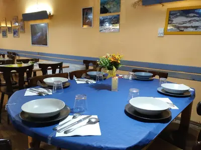 Un restaurante o sitio para comer en Albergue El Último Bucardo