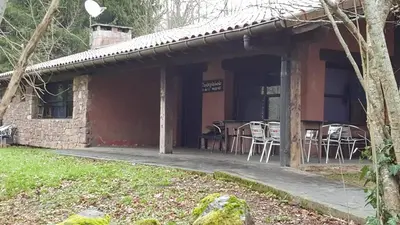 Edificio en el que se encuentra el hostal o pensión