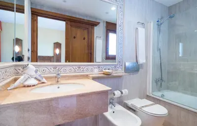 Un baño de Hotel Restaurant Cal Petit