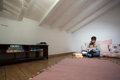 Una televisión o centro de entretenimiento en Markulluko Borda Rural Suites