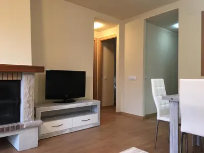 Una televisión o centro de entretenimiento en Apartament Vall d'Àger
