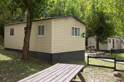Edificio en el que se encuentra el camping