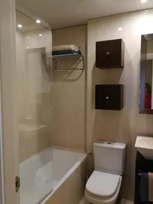 Un baño de 18 Torres El Pilar