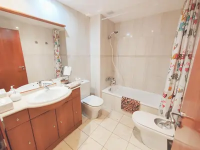 Un baño de Agora Apartments