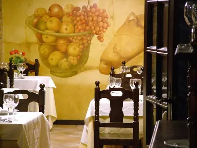 Comida en o cerca de este hotel