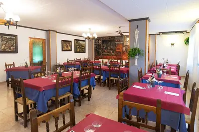 Un restaurante o sitio para comer en Hotel Cinca