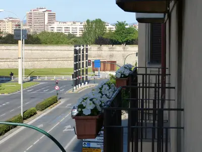 Edificio en el que se encuentra el hostal o pensión