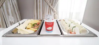 Comida en o cerca de este hotel