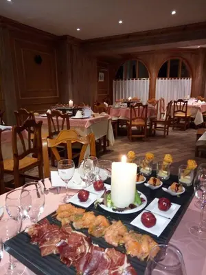 Comida en o cerca de este hotel
