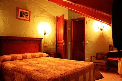 Cama o camas de una habitación en Hostal Casa Lacreu