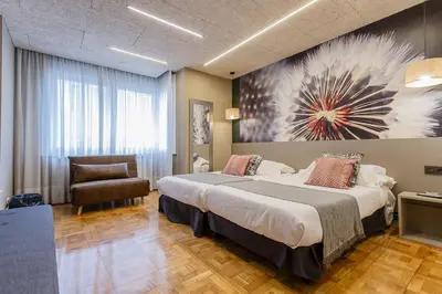 Cama o camas de una habitación en Hostal Rodas Pamplona