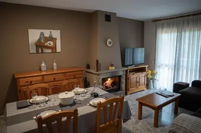 Una televisión o centro de entretenimiento en Apartamentos Naspún