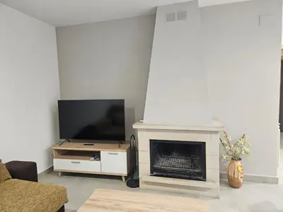 Una televisión o centro de entretenimiento en Apartamentos Naspún