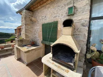 Barbacoa disponible para clientes en la casa o chalet