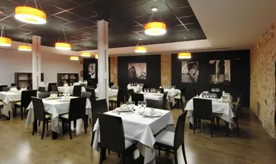 Un restaurante o sitio para comer en Hotel Cienbalcones