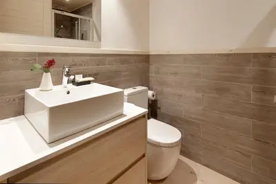 Un baño de Val de Ruda Luxe 52 by FeelFree Rentals