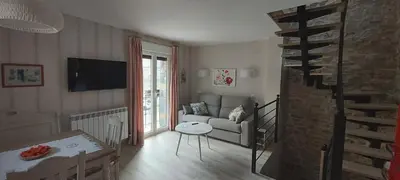 Una televisión o centro de entretenimiento en Apartamentos Casa Isabale