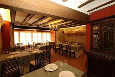 Un restaurante o sitio para comer en Hotel del Sitjar
