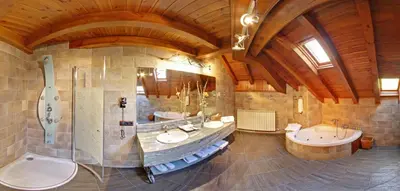 Un baño de Hotel Restaurant Castellarnau