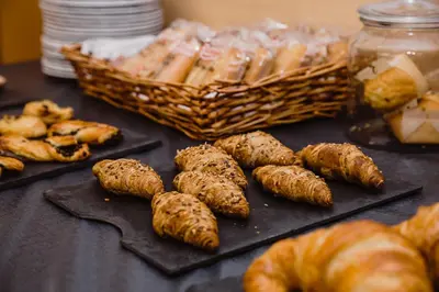 Comida en o cerca de este hotel