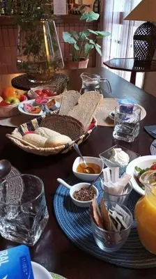 Comida en o cerca de este hotel