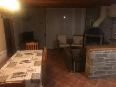 Una televisión o centro de entretenimiento en Roch Hotel