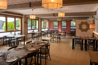 Un restaurante o sitio para comer en Fonda Farré