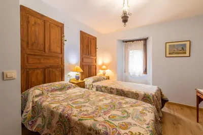 Cama o camas de una habitación en Casa Dieste Apartamentos Turísticos en Boltaña