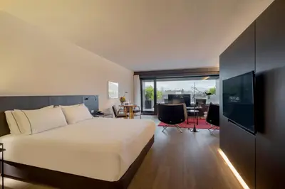 Una televisión o centro de entretenimiento en Eurostars Pamplona