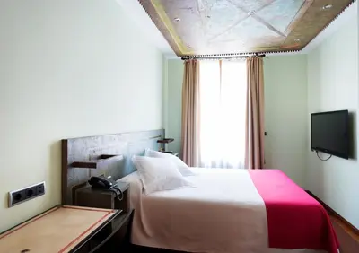 Una televisión o centro de entretenimiento en Hospedium Hotel Posada De La Luna