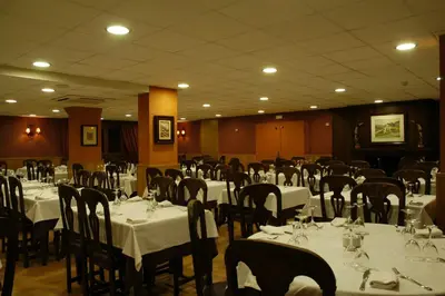 Un restaurante o sitio para comer en Hotel & Restaurante Peña