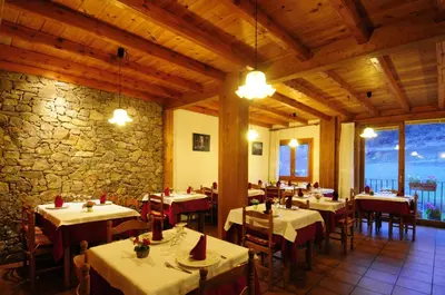 Un restaurante o sitio para comer en Hotel Lo Paller