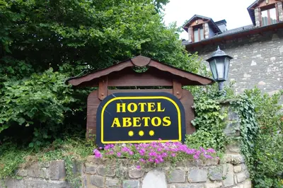 Certificado, premio, señal o documento que está expuesto en Hotel Abetos
