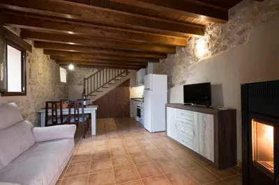 Una televisión o centro de entretenimiento en Casa rural Lo Niu