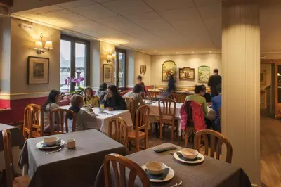 Clientes alojados en Hotel Deth Pais