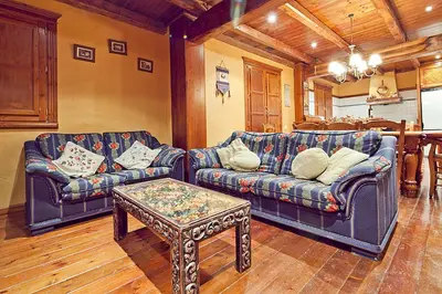 Zona de estar de Baqueira 1700 pie de pistas Tanau 4 hab